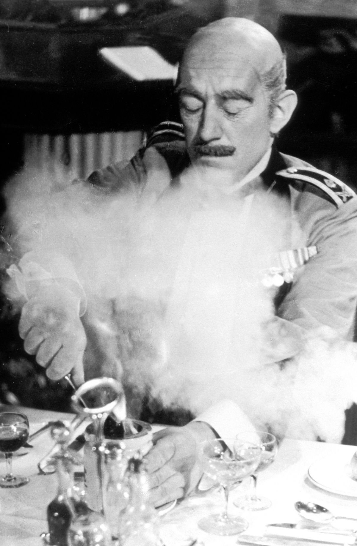 Adel verpflichtet - Film-Still