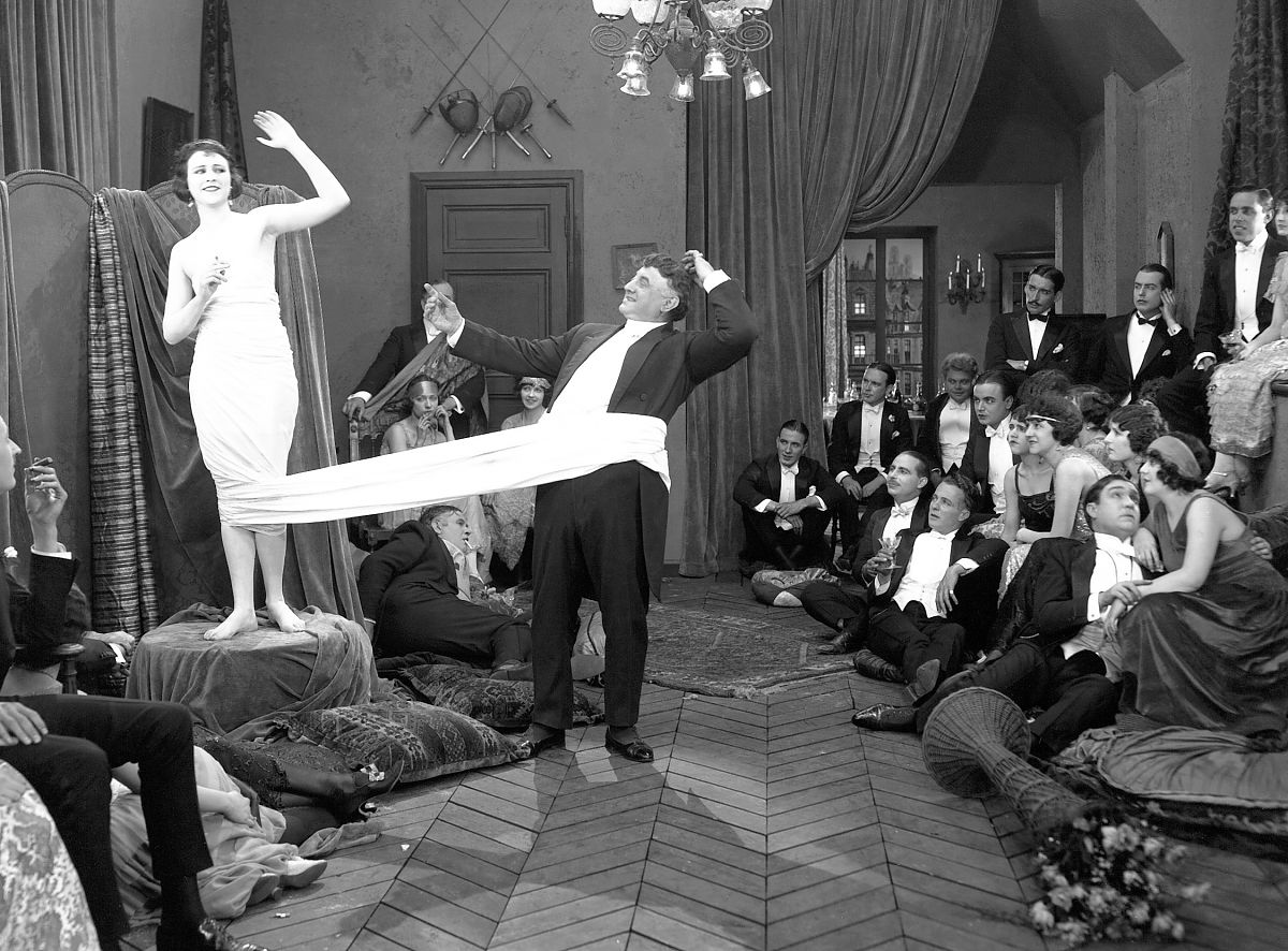 Charlie Chaplin - Die Nächte einer schönen Frau - Film-Still