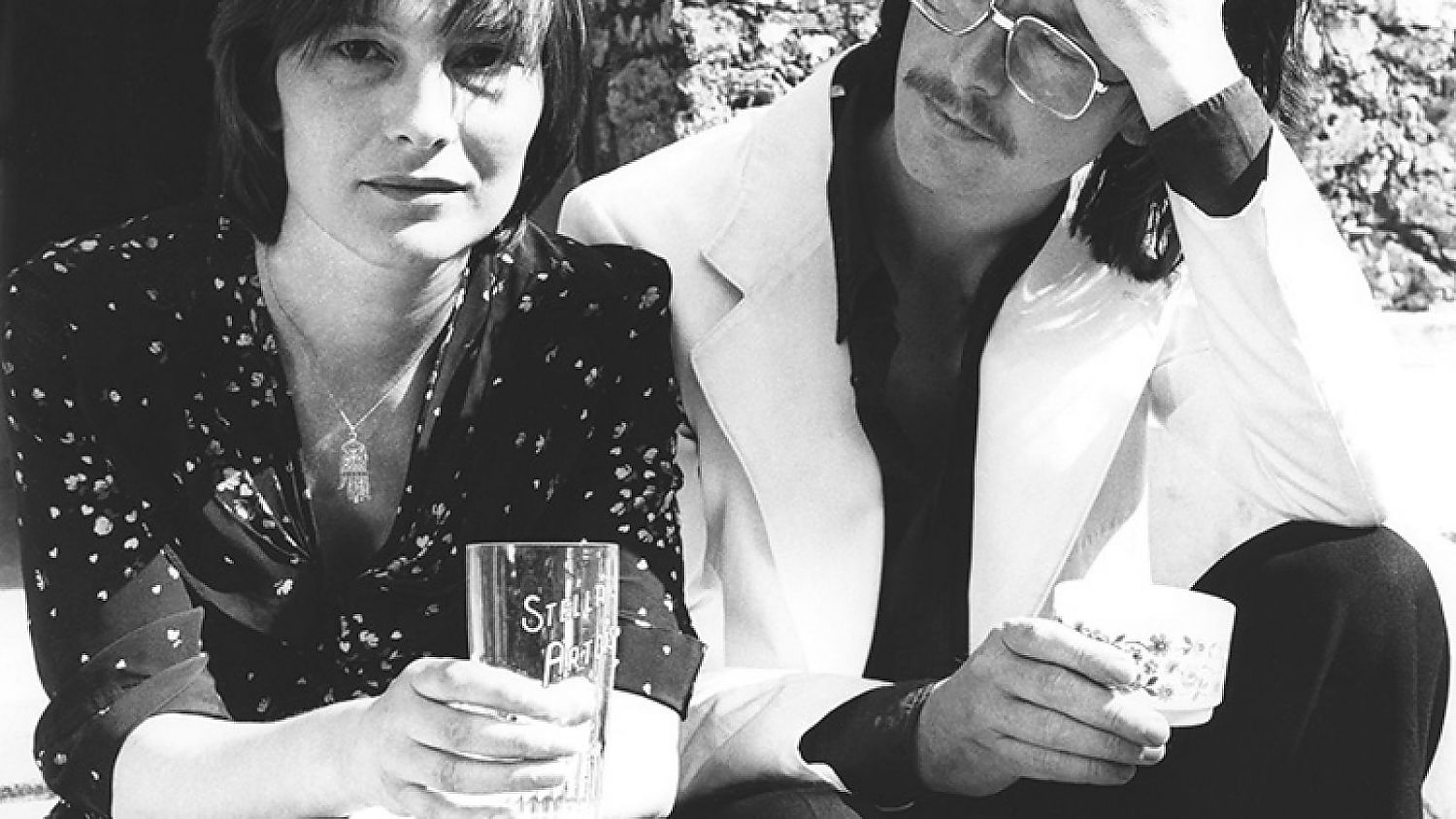 Bild zu Die linkshändige Frau