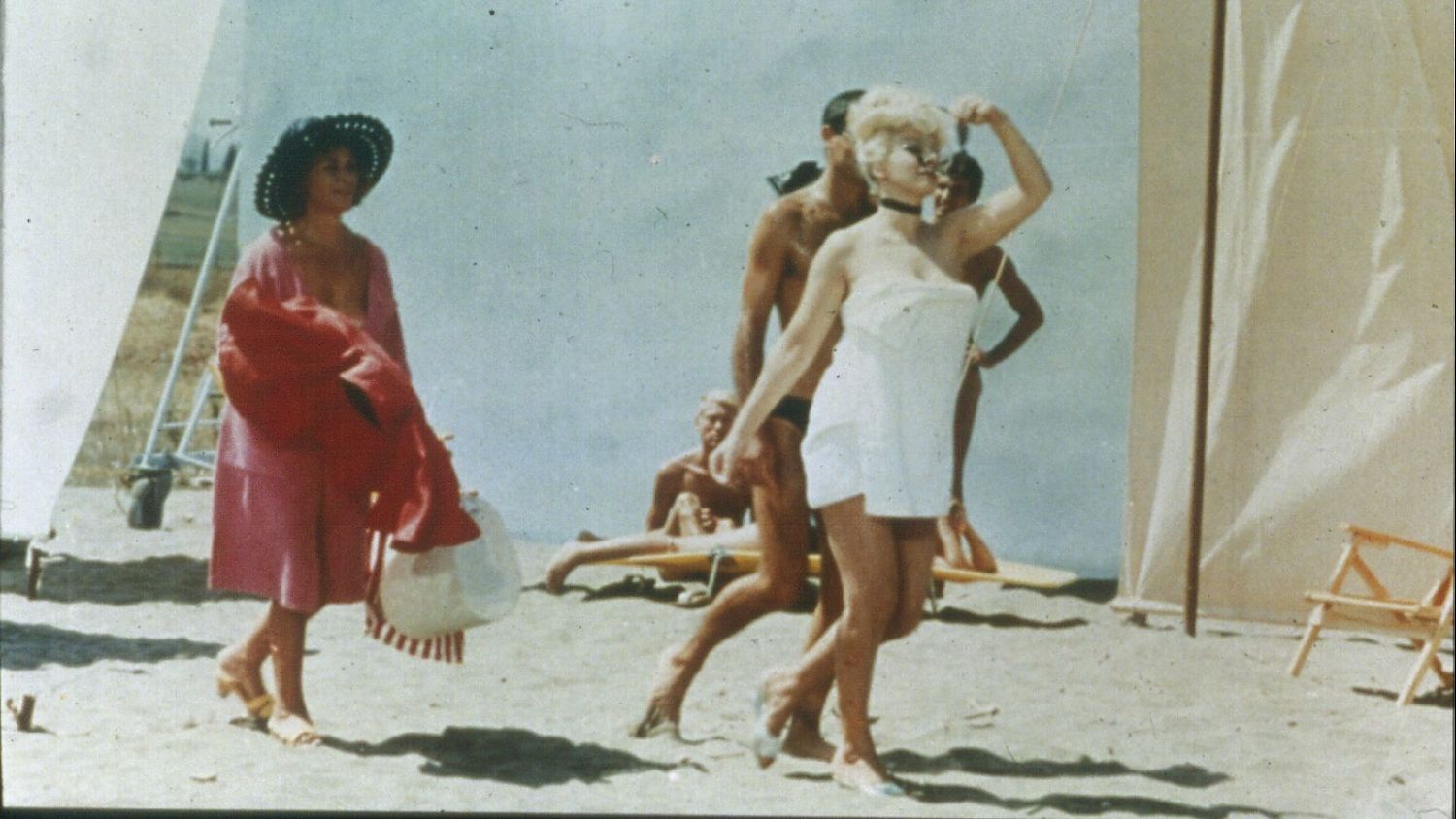 Bild zu Julia und die Geister