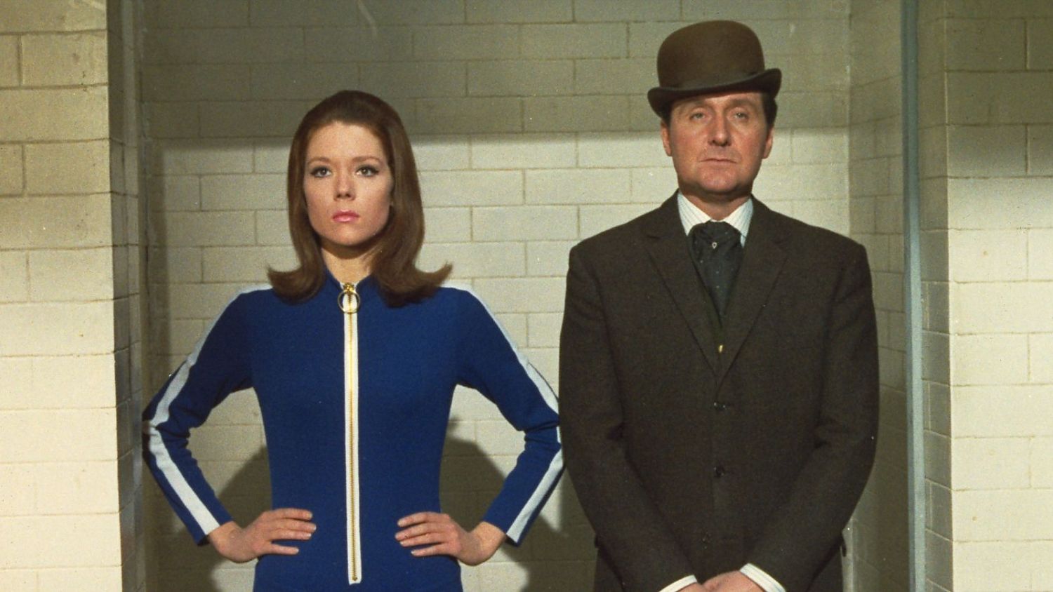 Bild zu Mit Schirm, Charme und Melone