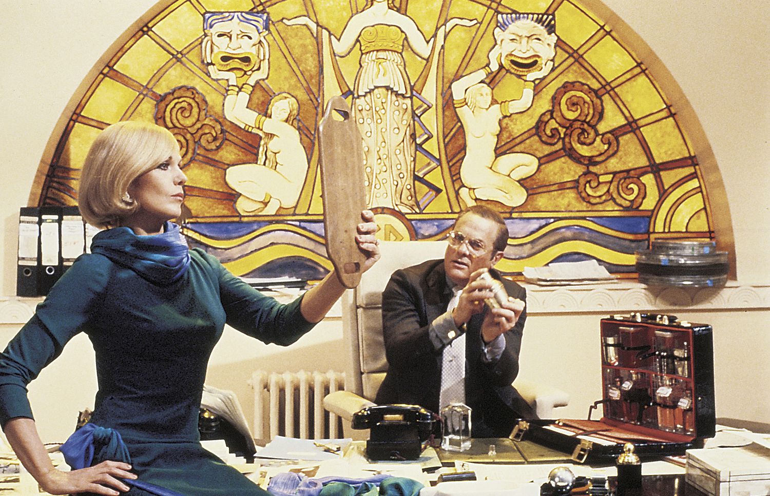 Bild zu Mord im Spiegel