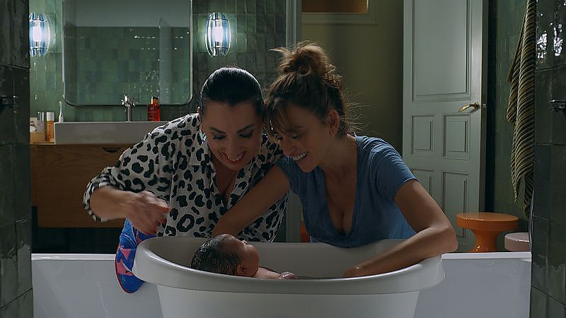 Parallele Mütter - Film-Still