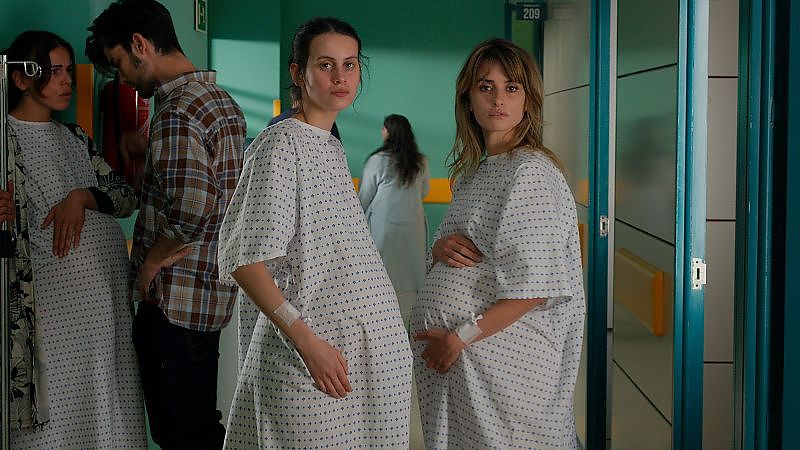 Parallele Mütter - Film-Still