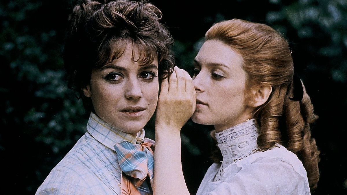 Zwei Mädchen aus Wales und die Liebe zum Kontinent - Film-Still